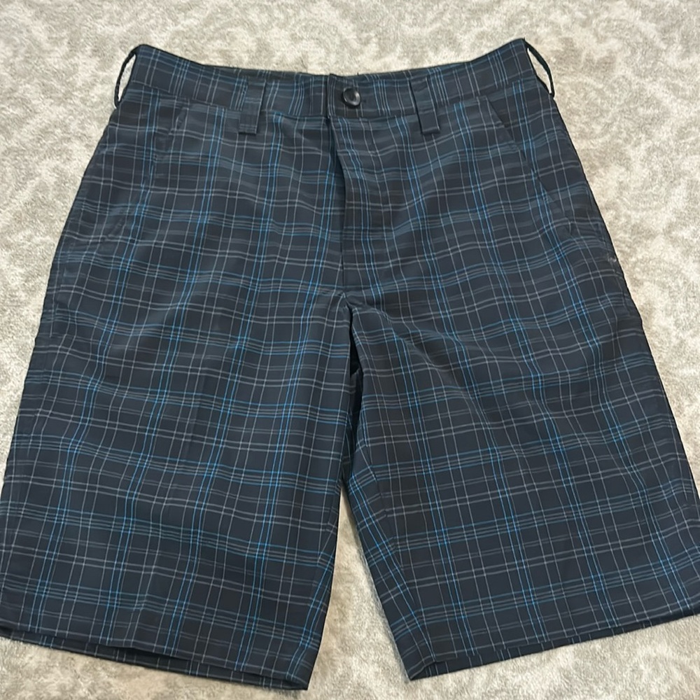 Under Armour golf shorts 32